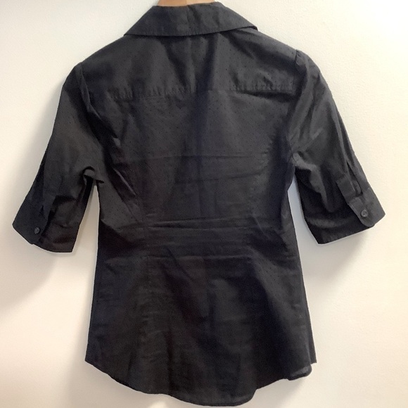 GUESS blouse with ruffle front. Size S - Picture 2 of 7